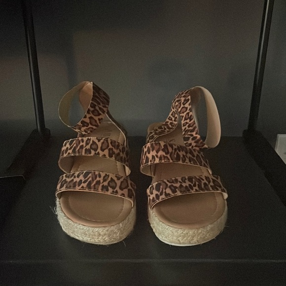 Platform sandals (cheetah) - Picture 1 of 2
